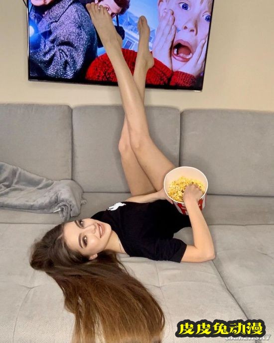 乌克兰正妹晒“露骨”照片走红 另类的福利美照