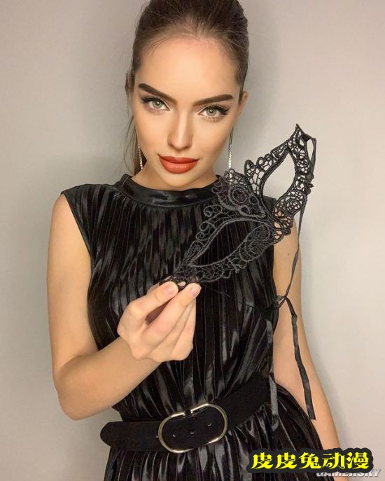 乌克兰正妹晒“露骨”照片走红 另类的福利美照