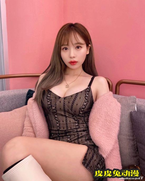 身材比打碟更火辣 韩国网红DJ硬实力惊人