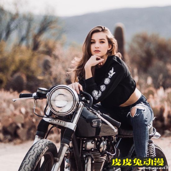 长腿甜心却独爱枪械 美国军迷少女硬核美照