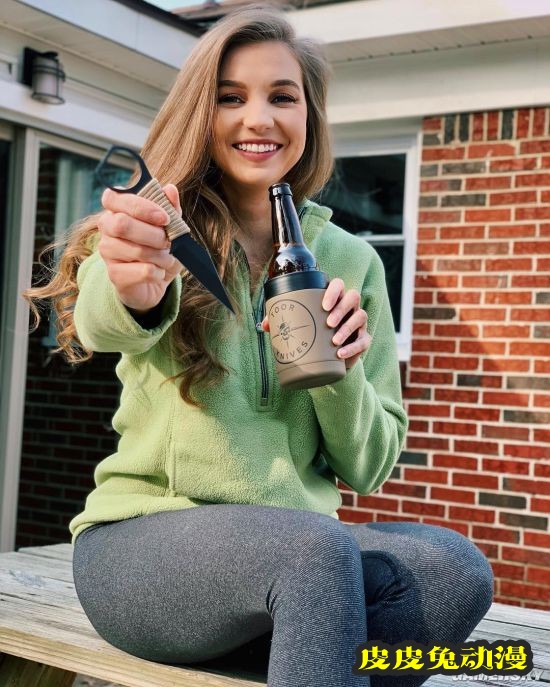 长腿甜心却独爱枪械 美国军迷少女硬核美照