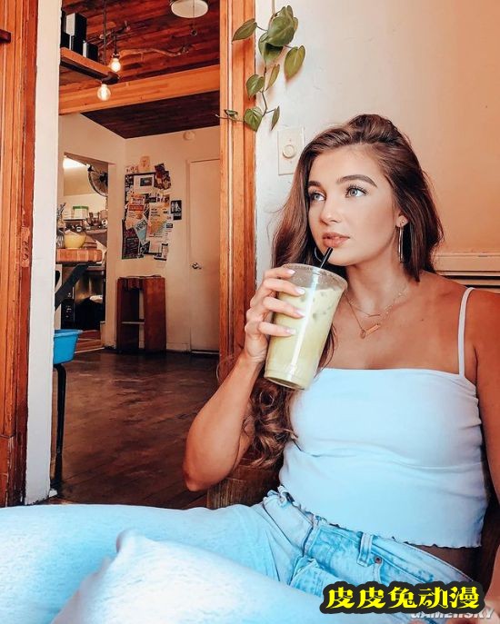 长腿甜心却独爱枪械 美国军迷少女硬核美照