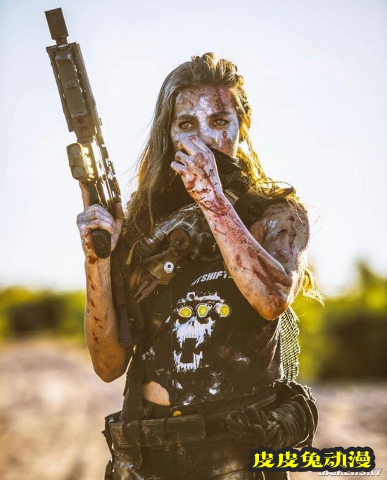 长腿甜心却独爱枪械 美国军迷少女硬核美照