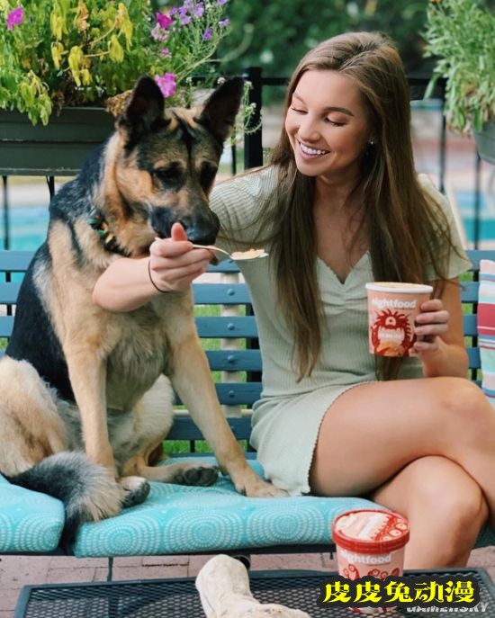 长腿甜心却独爱枪械 美国军迷少女硬核美照