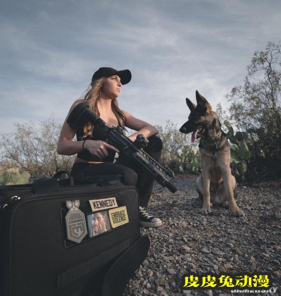 长腿甜心却独爱枪械 美国军迷少女硬核美照