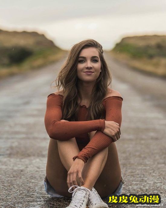 长腿甜心却独爱枪械 美国军迷少女硬核美照