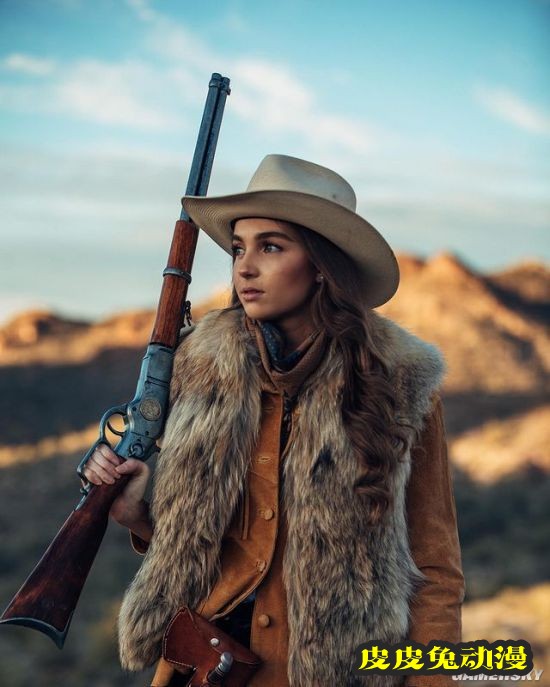 长腿甜心却独爱枪械 美国军迷少女硬核美照