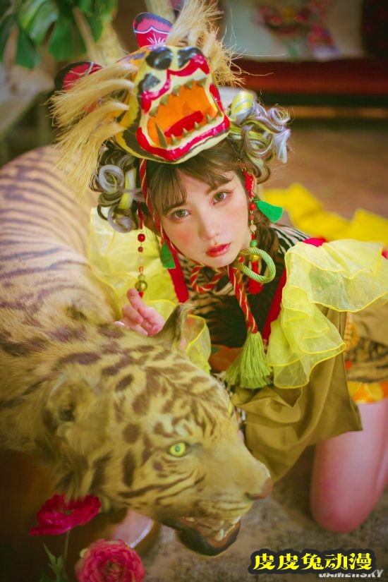 超凶老虎COS大露好身材 2022年写真女星虎年贺图-皮皮兔动漫