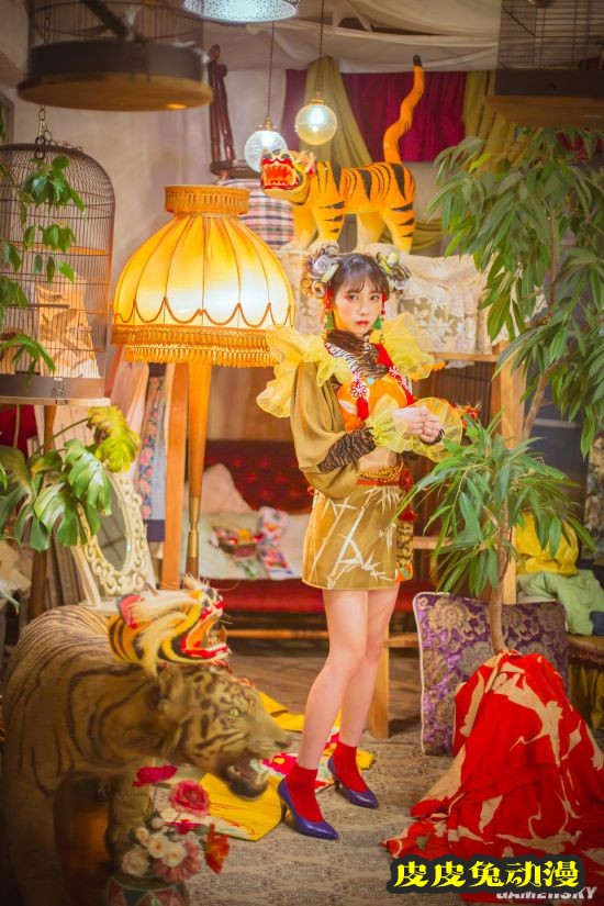 超凶老虎COS大露好身材 2022年写真女星虎年贺图