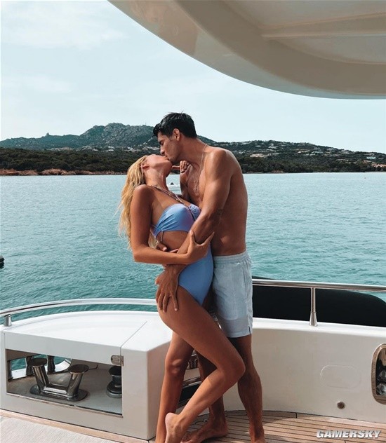 世界杯“大嫂团”：巧克力肌辣妈Alice Campello