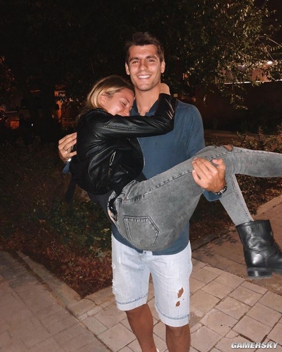 世界杯“大嫂团”：巧克力肌辣妈Alice Campello