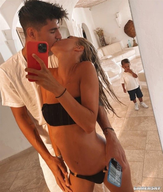 世界杯“大嫂团”：巧克力肌辣妈Alice Campello