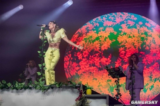 世界杯“大嫂团” 西班牙性感歌姬埃德恩·加西亚