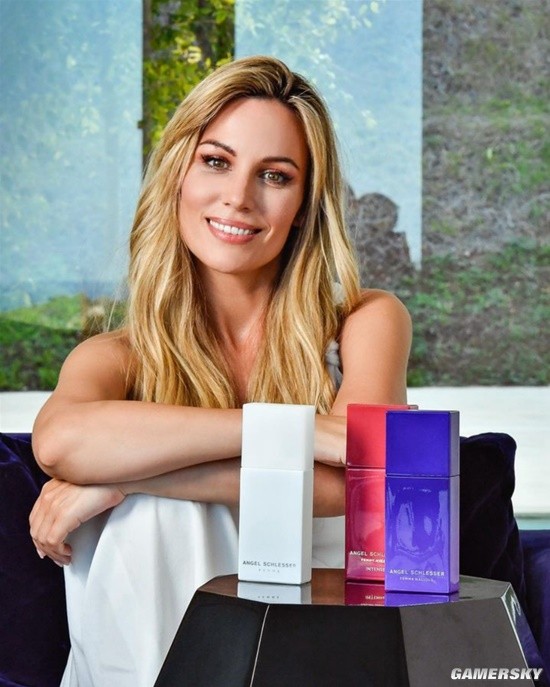 世界杯“大嫂团” 西班牙性感歌姬埃德恩·加西亚