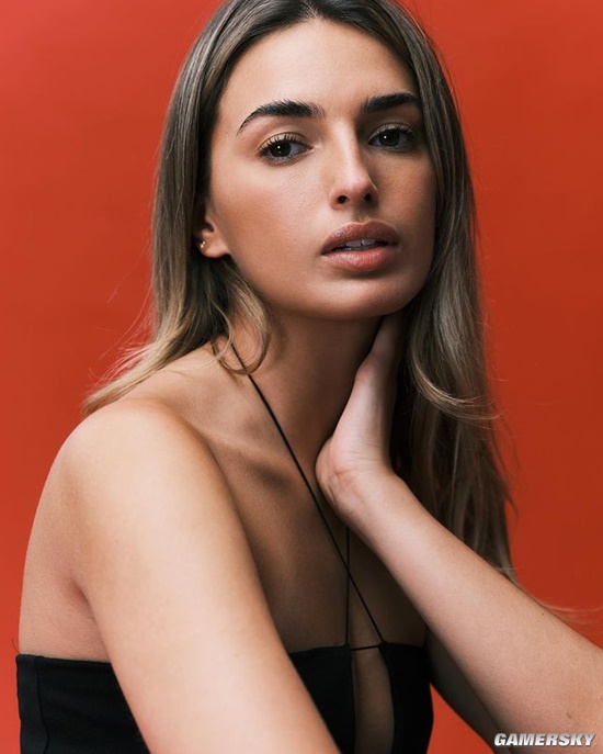 世界杯“大嫂团” 英国球员格里利什模特女友