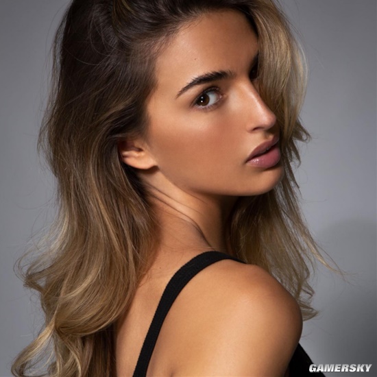 世界杯“大嫂团” 英国球员格里利什模特女友