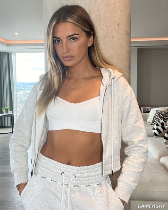 世界杯“大嫂团” 英国球员格里利什模特女友