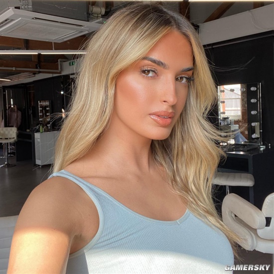 世界杯“大嫂团” 英国球员格里利什模特女友