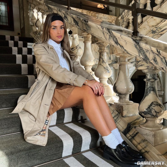 世界杯“大嫂团” 英国球员格里利什模特女友