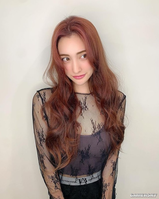 轻熟大姐姐充满魅力 31岁日本混血模特依旧傲人-皮皮兔动漫