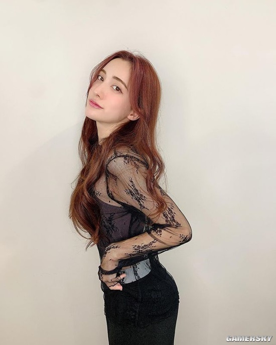 轻熟大姐姐充满魅力 31岁日本混血模特依旧傲人