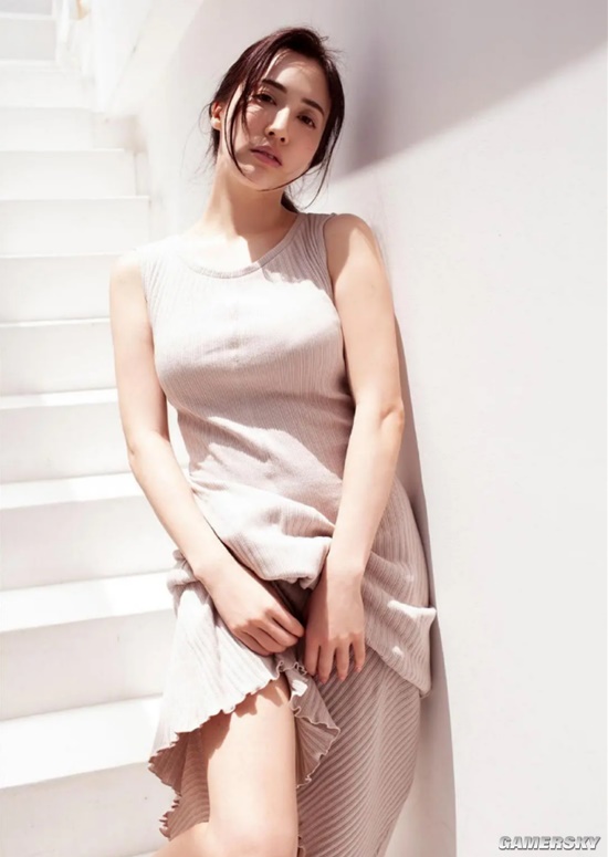 轻熟大姐姐充满魅力 31岁日本混血模特依旧傲人