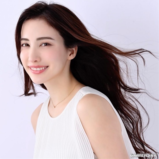 轻熟大姐姐充满魅力 31岁日本混血模特依旧傲人