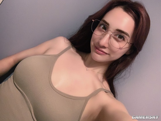 轻熟大姐姐充满魅力 31岁日本混血模特依旧傲人