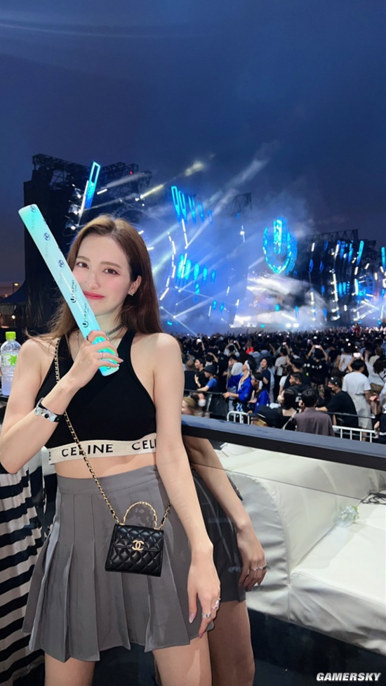 轻熟大姐姐充满魅力 31岁日本混血模特依旧傲人