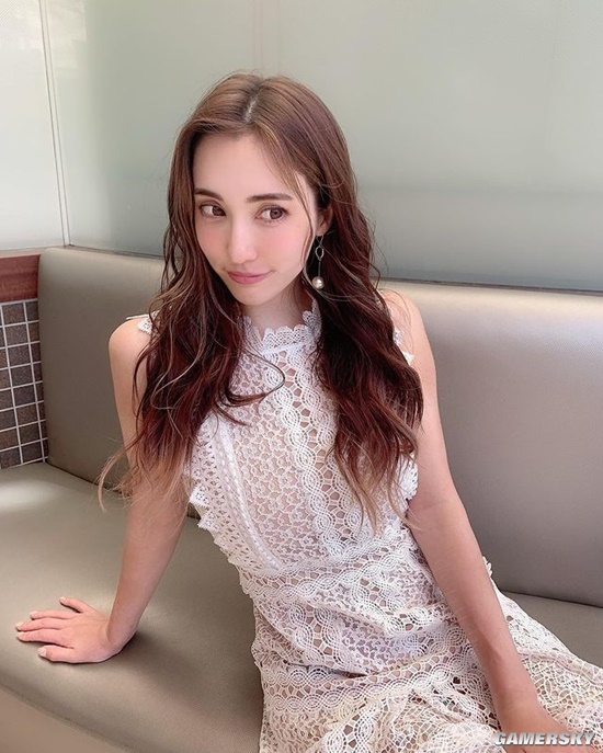 轻熟大姐姐充满魅力 31岁日本混血模特依旧傲人