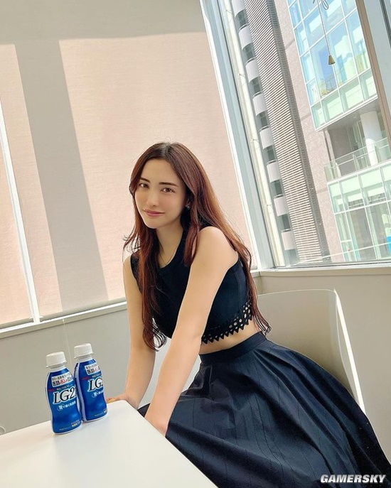 轻熟大姐姐充满魅力 31岁日本混血模特依旧傲人