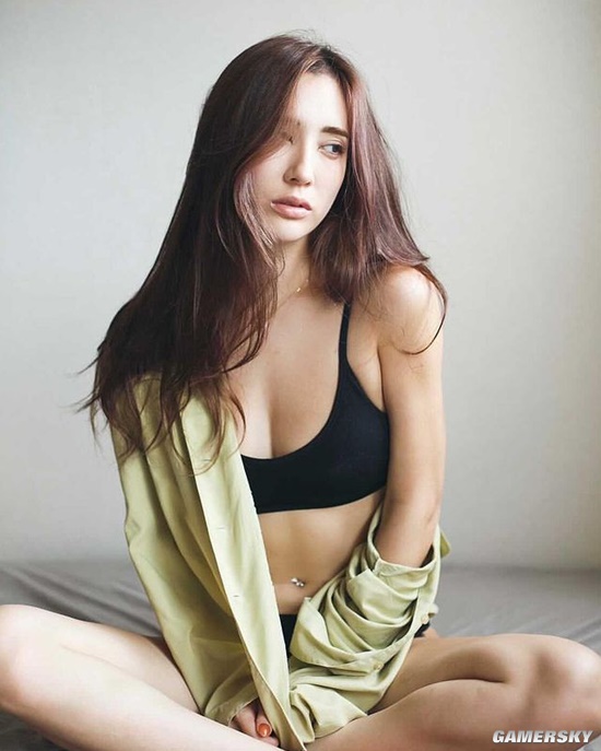 轻熟大姐姐充满魅力 31岁日本混血模特依旧傲人