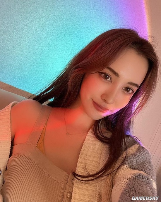 轻熟大姐姐充满魅力 31岁日本混血模特依旧傲人