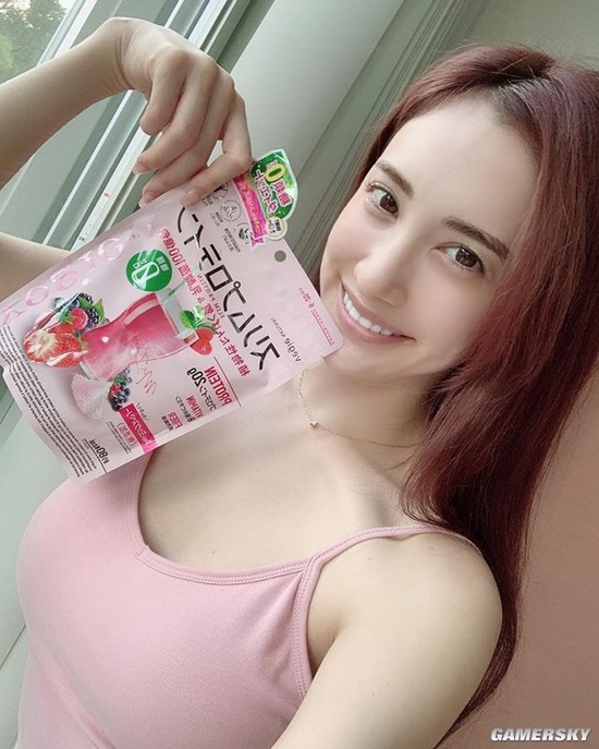 轻熟大姐姐充满魅力 31岁日本混血模特依旧傲人