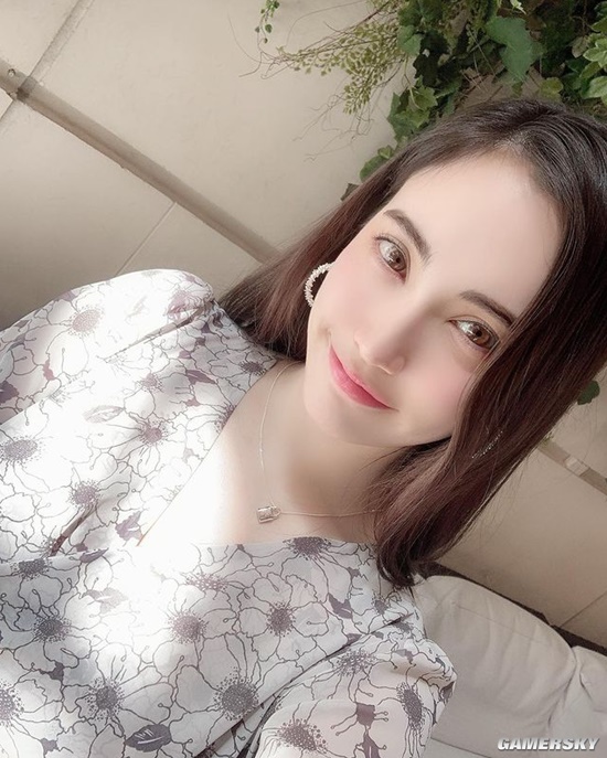 轻熟大姐姐充满魅力 31岁日本混血模特依旧傲人