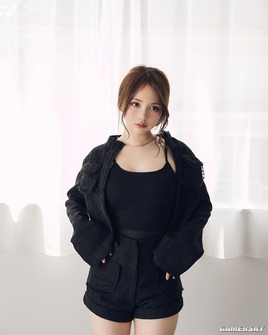 31岁依旧饱含纯欲美感 日本模特黑泷玛丽亚