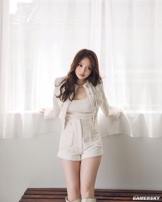 31岁依旧饱含纯欲美感 日本模特黑泷玛丽亚