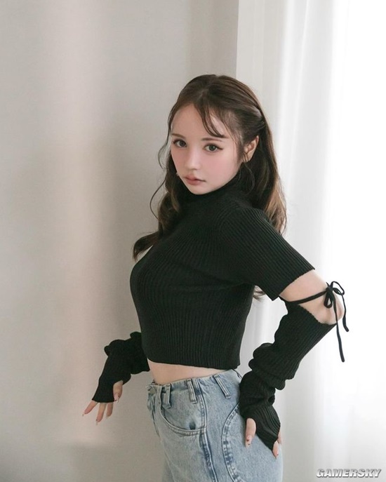 31岁依旧饱含纯欲美感 日本模特黑泷玛丽亚