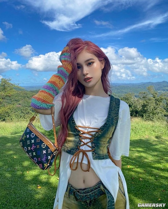 时尚模特转行美妆博主 日本精致辣妹南部桃伽