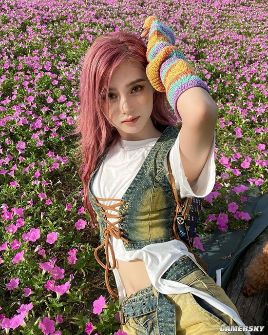 时尚模特转行美妆博主 日本精致辣妹南部桃伽