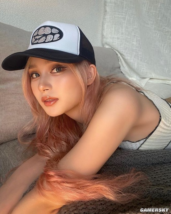 时尚模特转行美妆博主 日本精致辣妹南部桃伽