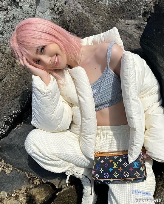 时尚模特转行美妆博主 日本精致辣妹南部桃伽