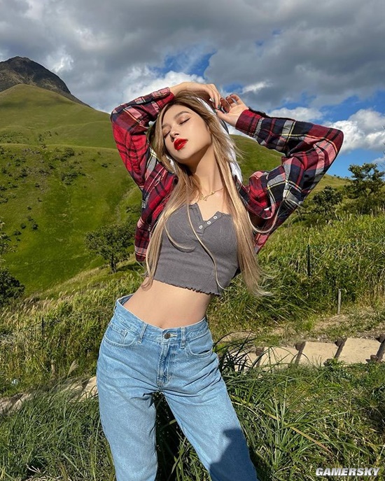 时尚模特转行美妆博主 日本精致辣妹南部桃伽