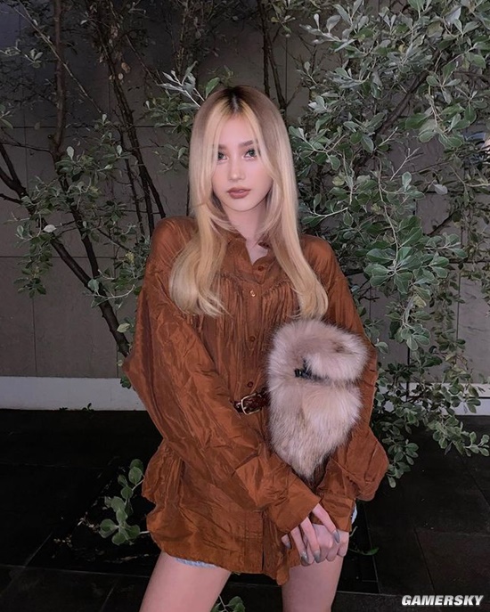 时尚模特转行美妆博主 日本精致辣妹南部桃伽