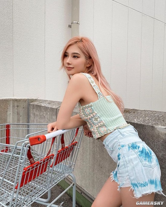 时尚模特转行美妆博主 日本精致辣妹南部桃伽