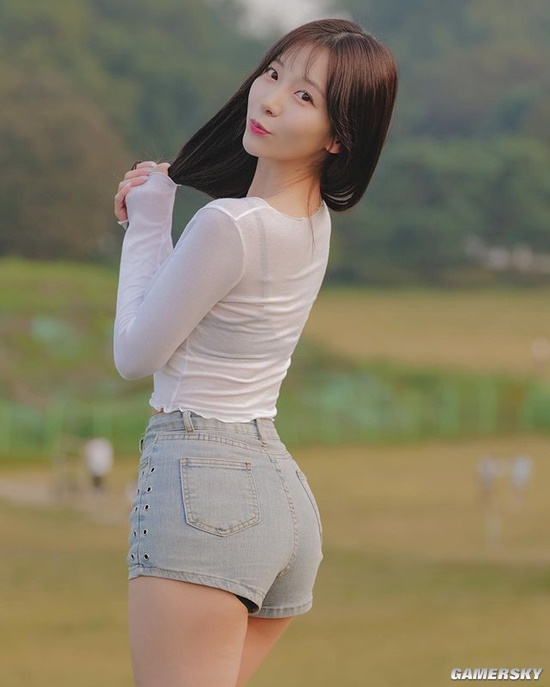 衣服太火辣曾被封禁？韩国模特学穿搭