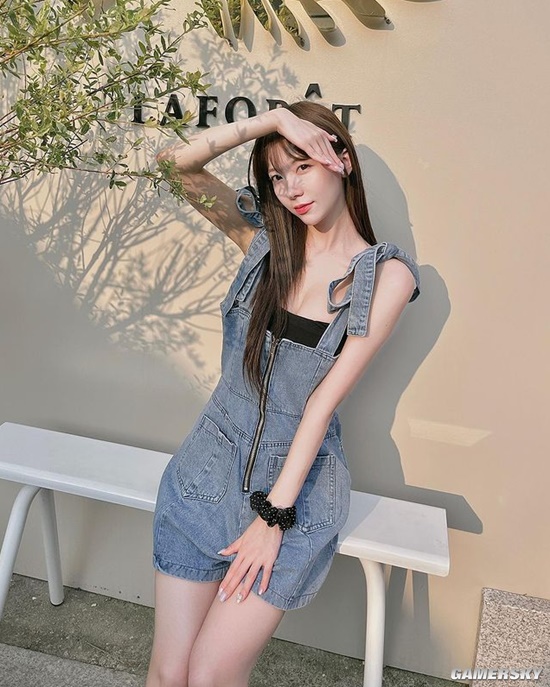 衣服太火辣曾被封禁？韩国模特学穿搭