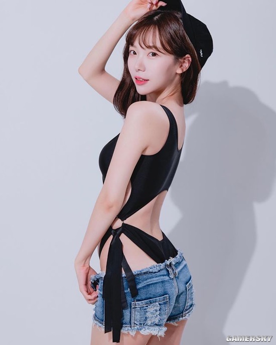 衣服太火辣曾被封禁？韩国模特学穿搭