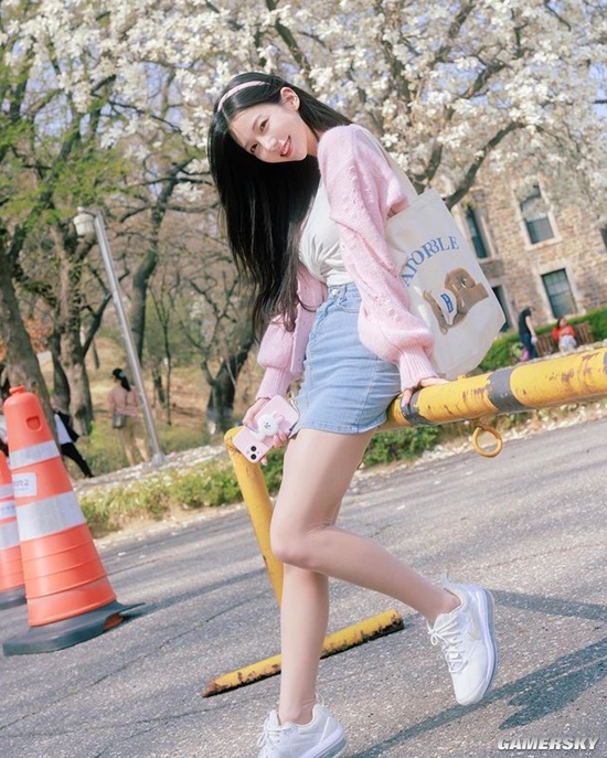 衣服太火辣曾被封禁？韩国模特学穿搭