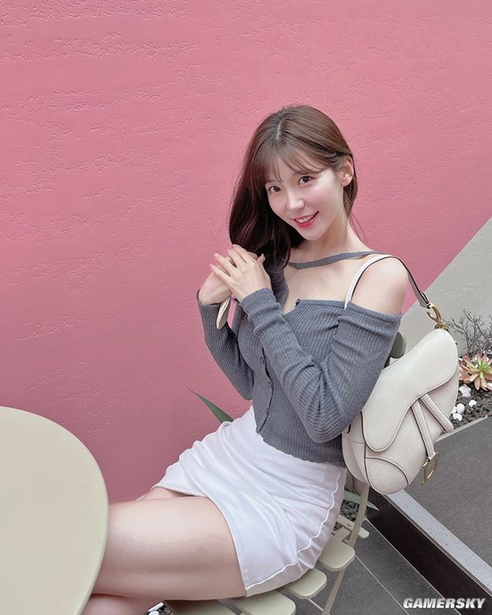 衣服太火辣曾被封禁？韩国模特学穿搭